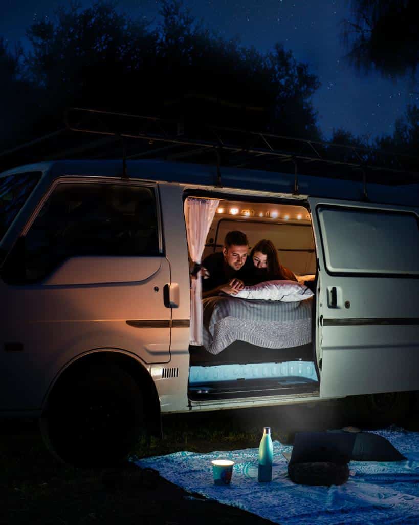 Melbourne to Perth - Movienight Vanlife